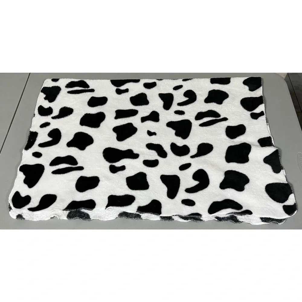 Cow Animal Print Fleece Plush Cat Dog Pet Blanket Size L — Length: 39.5” 🤍🖤